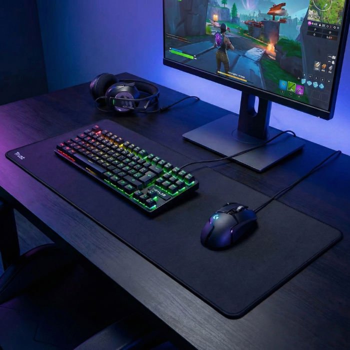 cerf-malin-setup setup gaming avec clavier g-lab, souris logitech, casque nacon et tapis de souris xxl Trust.